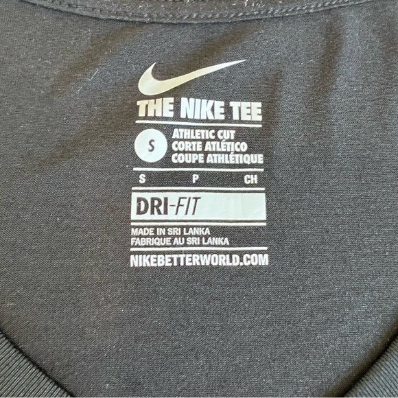 🌟2 FOR $25🌟 NIKE Tee T-shirt Black Size Women’s Small - Picture 5 of 5